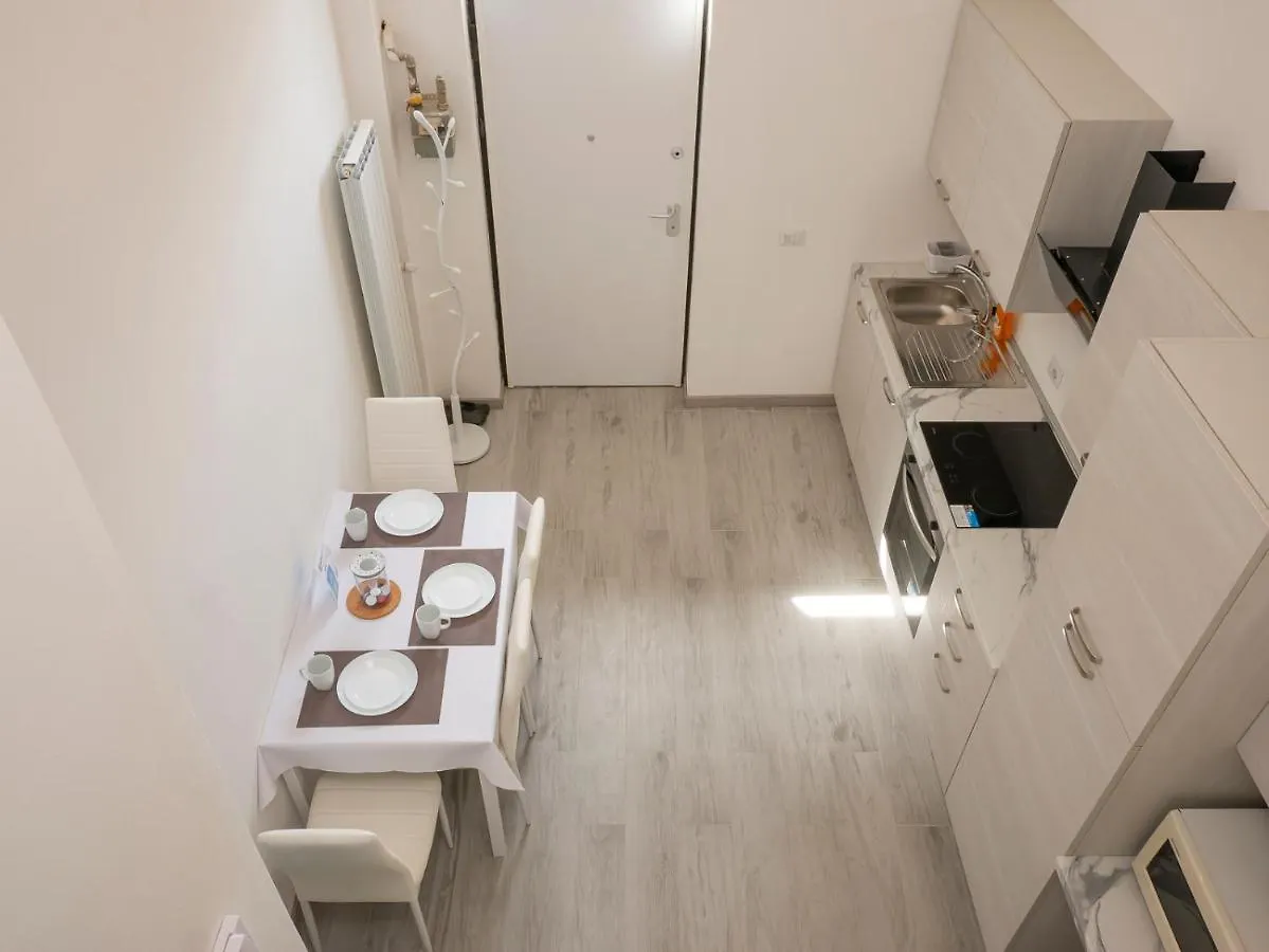 I Host Apartment - Neera 22 Milan 0*,  Italy