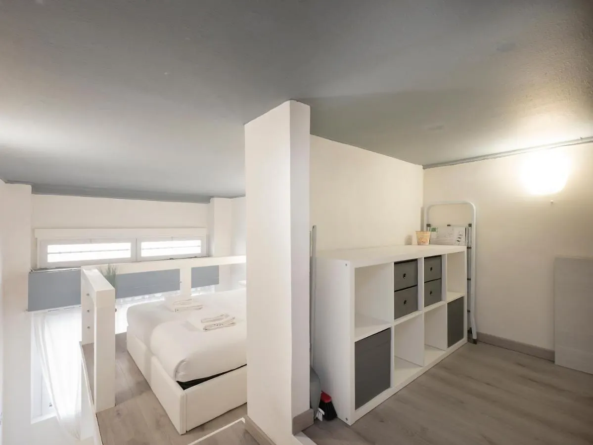 I Host Apartment - Neera 22 Milan 0*,